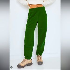 Aritzia NWOT Polar fleece TNA green jogger size XS